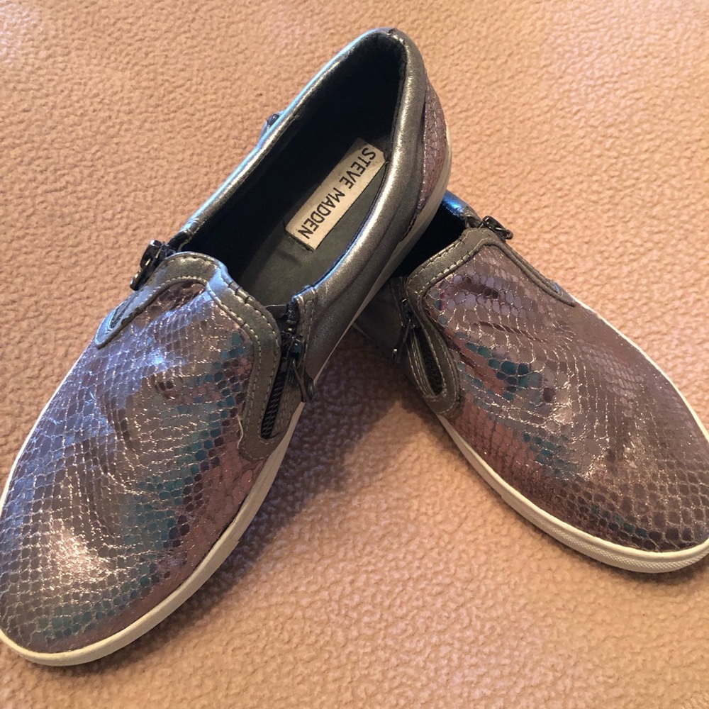 Steve Madden Metallic Snakeskin Slip-Ons Size 8